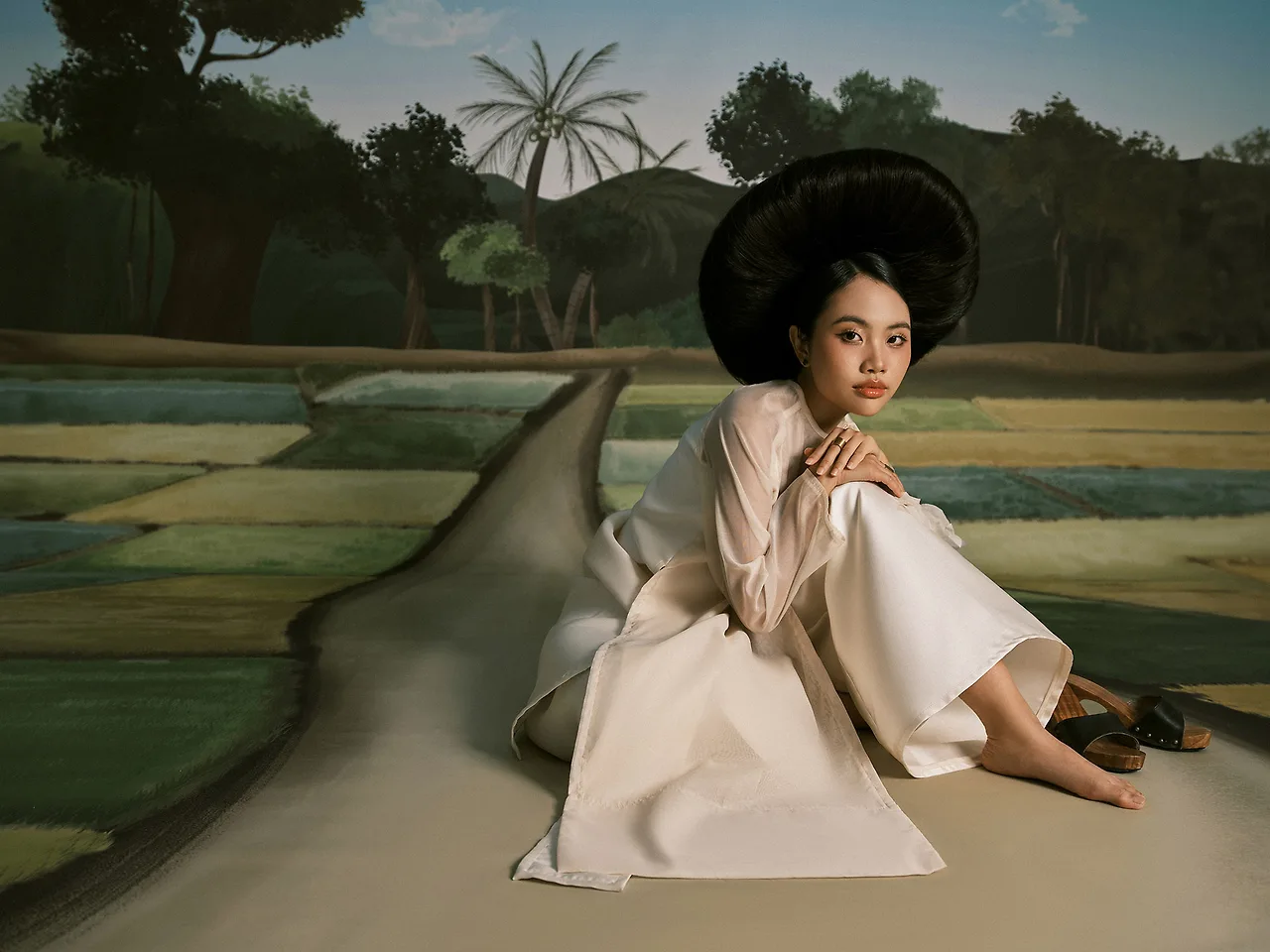 PHƯƠNG MỸ CHI: WHEN FOLK MUSIC BECOMES THE LANGUAGE OF GEN Z